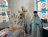 Первая Божественная литургия совершена в строящемся храме преподобного Сергия Радонежского поселка Сидорово-Кадамовский
