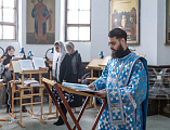 В праздник Иверской иконы Божией Матери владыка Симон совершил Литургию в Покровском кафедрального собора города Шахты