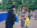 В День семьи любви и верности на Соборной площади города Шахты чествовали многодетные семьи