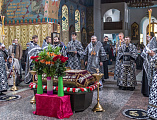 Преосвященнейший епископ Симон совершил вечерню с чином выноса Плащаницы