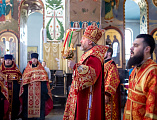 Праздник Светлого Христова Воскресения в Покровском кафедральном соборе города Шахты продолжился великой вечерней