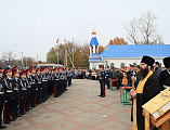 На площади Покровского кафедрального собора города Шахты прошло построение лучшего кадетского корпуса в России по случаю торжественной церемонии присяги и вручения первых погон молодым кадетам