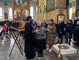 Иерей Александр Теличкин совершил чтение предначинательных молитв к чтению Псалтири прихожанами Покровского кафедрального собора