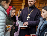 Учащиеся Лиховского техникума железнодорожного транспорта приняли участие в уборке храма апостола Андрея Первозванного