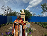 Память о героях: лития на могиле павших солдат в честь 80-летия Великой Победы