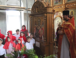 Дети из воскресной школы «Светочъ» поздравили прихожан Донского храма