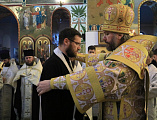 Великая Рождественская вечерня продолжила светлый праздник в Покровском кафедральном соборе г. Шахты