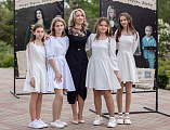 При Покровском кафедральном соборе города Шахты вновь открылась фотовыставка «Семья героя. Шахты»