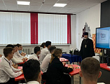 Священник провел урок для старшеклассников