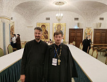 По благословению епископа Шахтинского и Миллеровского Симона,  духовник Каменской общины глухих иерей Владимир Щербаков сослужил Святейшему Патриарху Кириллу