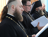 Епископ Симон возглавил молитву у святынь в старинном казачьем храме святителя Николая Чудотворца станицы Еланской