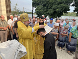 Епископ Симон совершил Божественную литургию в храме святых мучениц Веры, Надежды, Любови и матери их Софии в станице Багаевской и освящение монумента преподобного Серафима Саровского