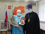 В г. Красный Сулин заместитель председателя Донского парламента, глава Администрации Красносулинского района, представитель Шахтинской епархии и Общественного совета Главка Донской полиции поздравили медиков, работников культуры и социальной сферы 