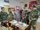 Юнармейцы центра патриотического воспитания «Октябрьский резерв» передали сестрам милосердия письма военнослужащим