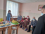 Посещение дома престарелых накануне праздника Покрова Пресвятой Богородицы