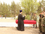 Священник совершил панихиду при захоронении останков воинов Великой Отечественной войны