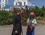 1 июня на территории Покровского кафедрального собора г. Шахты для детей инвалидов и инвалидов с ментальными расстройствами прошел мастер-класс по написанию картин на пленэре