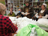 Мастерская детей инвалидов «Волшебный стежок» передала сестрам милосердия помощь для военнослужащих