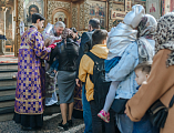 В Четверг Страстной седмицы Преосвященнейший епископ Симон совершил Божественную литургию святителя Василия Великого в Покровском кафедральном соборе г. Шахты