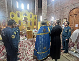 В Никольском храме слободы Кашары совершили молебен перед иконой «Неопалимая Купина» для сотрудников МЧС