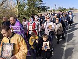 В Чертково-Калитвенском благочинии состоялся крестный ход в праздник Воздвижения Креста Господня