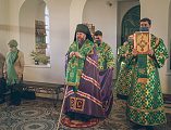 Накануне дня памяти благоверного святого великого князя Александра Невского Преосвященнейший епископ Симон совершил всенощное бдение в Александро-Невском храме г. Шахты