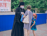 В День семьи любви и верности на Соборной площади города Шахты чествовали многодетные семьи