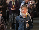 Епископ Симон совершил утреню Великого Пятка с чтением двенадцати страстных Евангелий