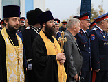 На площади Покровского кафедрального собора города Шахты прошло построение лучшего кадетского корпуса в России по случаю торжественной церемонии присяги и вручения первых погон молодым кадетам