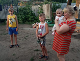 Сестры Марфо-Мариинского сестричества поздравили многодетные семьи с Днем семьи, любви и верности