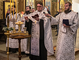 Накануне Рождества Христова епископ Симон совершил вечернее богослужение и хиротесию в иподиакона в Покровском кафедральном соборе города Шахты