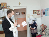 В праздник Крещения Господня священник освятил воду в доме престарелых п. Садовый