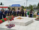 80-летие Победы: депутаты Госдумы и Заксобрания области вместе с миллеровцами и духовенством возложили цветы к «Вечному огню»   