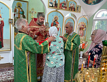 Приход в честь святого праведного Иоанна Кронштадтского г. Шахты соборным богослужением отметил престольный праздник малого храма в честь Царственных страстотерпцев