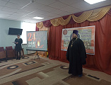 В МБДОУ "Солнышко" хутора Ёлкин прошла беседа со священником на тему: "День геноцида казаков"