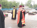 В 74-ю годовщину Победы в Великой Отечественной войне священнослужители Гуковского благочиния совершили возложение памятного венка к монументу погибшим героям