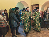 Праздничную Литургию по случаю престольного дня храма святой Ксении Петербургской г. Шахты возглавил Преосвященнейший Симон, епископ Шахтинский и Миллеровский