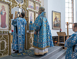В праздник Иверской иконы Божией Матери владыка Симон совершил Литургию в Покровском кафедрального собора города Шахты