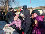 Ко Дню Неизвестного солдата священник вместе с учениками школы совершил заупокойную литию по всем павшим воинам