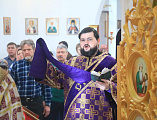 Епископ Шахтинский и Миллеровский Симон совершил воскресную Божественную литургию в храме великомученицы Варвары города Гуково