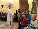 Настоятель Успенского подворья посетил дом престарелых в канун Пасхи