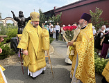 Епископ Симон совершил Божественную литургию в храме святых мучениц Веры, Надежды, Любови и матери их Софии в станице Багаевской и освящение монумента преподобного Серафима Саровского