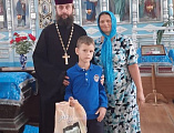 В преддверии нового учебного года дети из многодетных и малообеспеченных семей получили подарки