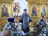 В пятницу четвертой седмицы Великого поста Преосвященнейший епископ Симон совершил Литургию Преждеосвященных Даров в храме святого Георгия Победоносца хут. Лихой 