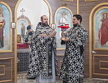 Преосвященнейший епископ Симон совершил Литургию Преждеосвященных Даров в храме святого благоверного князя Александра Невского города Шахты