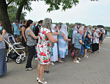 Верующие встретили святыни водного крестного хода на набережной города Каменск-Шахтинский