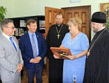 Преосвященнейший епископ Симон поздравил с юбилеем директора Института сферы обслуживания и предпринимательства (филиала) ДГТУ г. Шахты профессора С.Г. Страданченко