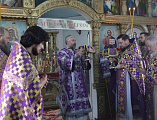 В поминальную субботу Великого поста Преосвященнейший епископ Симон совершил Божественную литургию и панихиду в храме святителя Тихона Задонского поселка Тарасовский