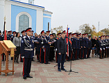На площади Покровского кафедрального собора города Шахты прошло построение лучшего кадетского корпуса в России по случаю торжественной церемонии присяги и вручения первых погон молодым кадетам