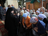 В день Отдания праздника Воздвижения Животворящего Креста Господня Преосвященнейший епископ Симон совершил Божественную литургию в храме святителя Николая ст. Багаевской